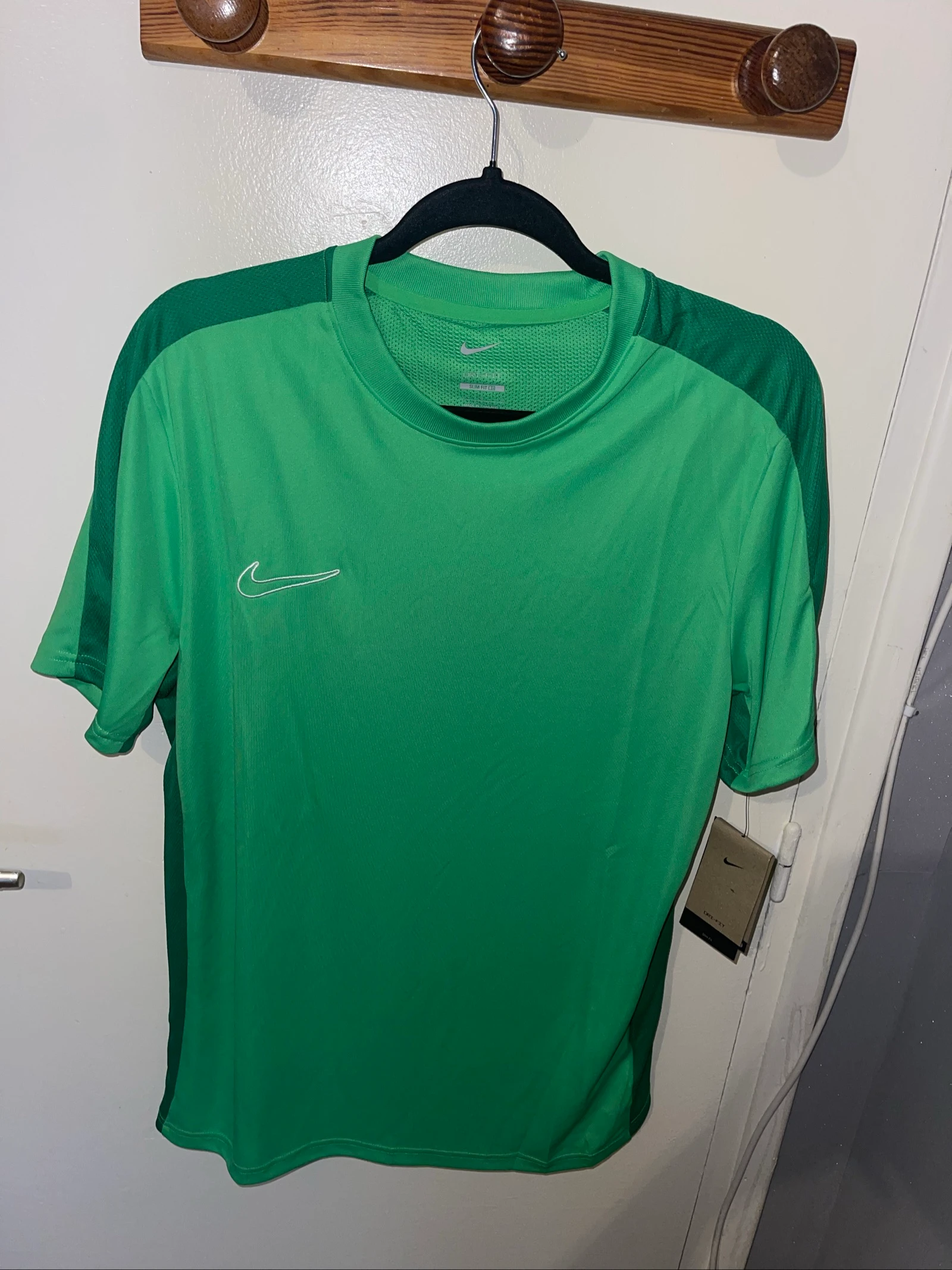 Tee-shirt Nike vert dri fit taille L neuf avec étiquettes 